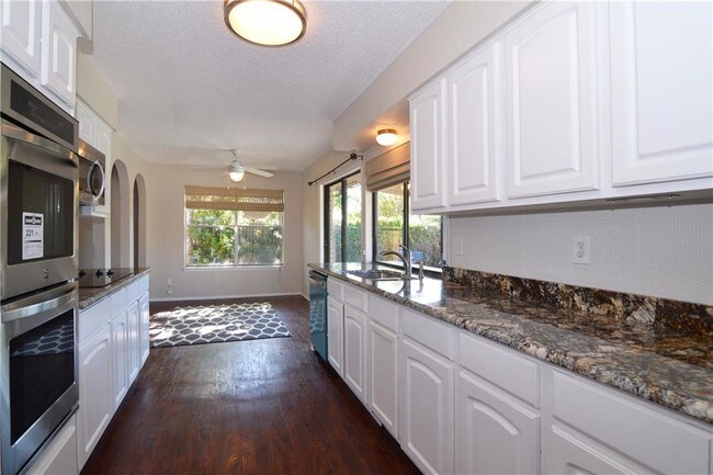 Foto del edificio - 1902 Baylor Dr