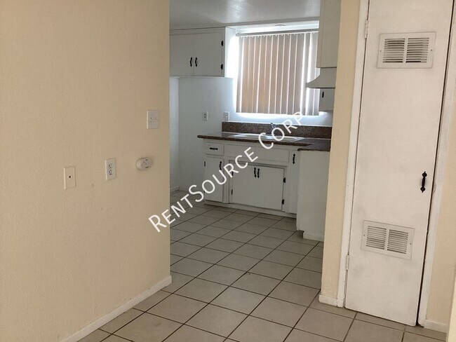 Building Photo - 1 Bedroom 1 Bath Condo in Barstow