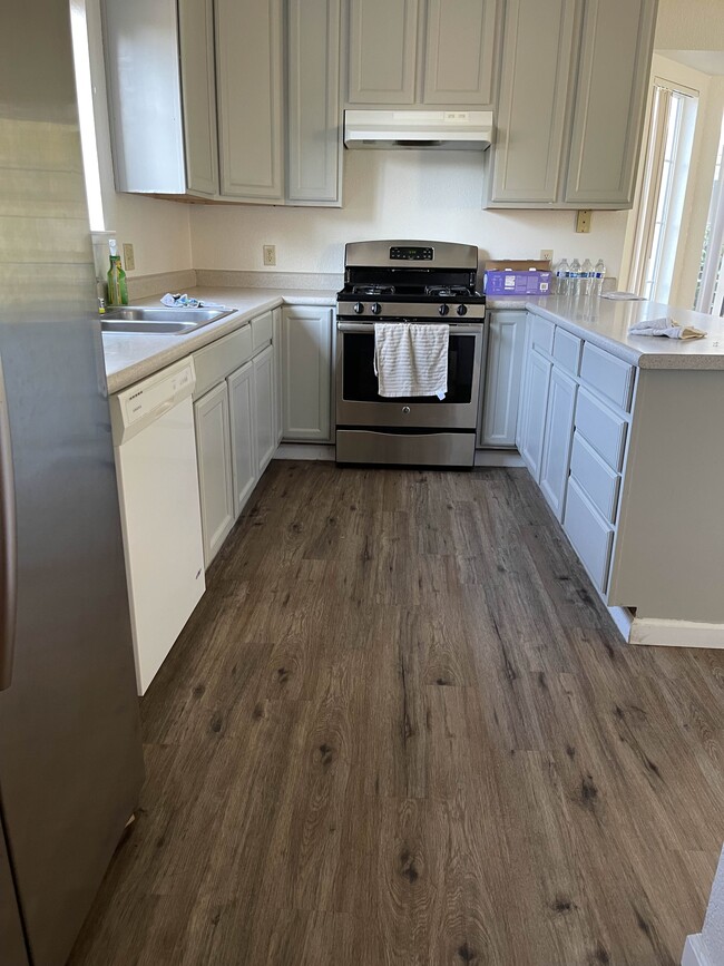 Kitchen - 1817 Rhianna St