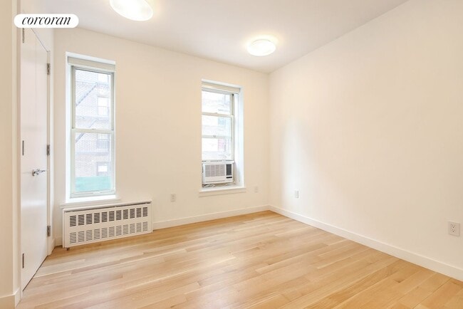 Building Photo - 215 W 10th St