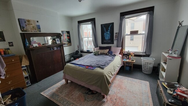 Building Photo - 324 Semple St