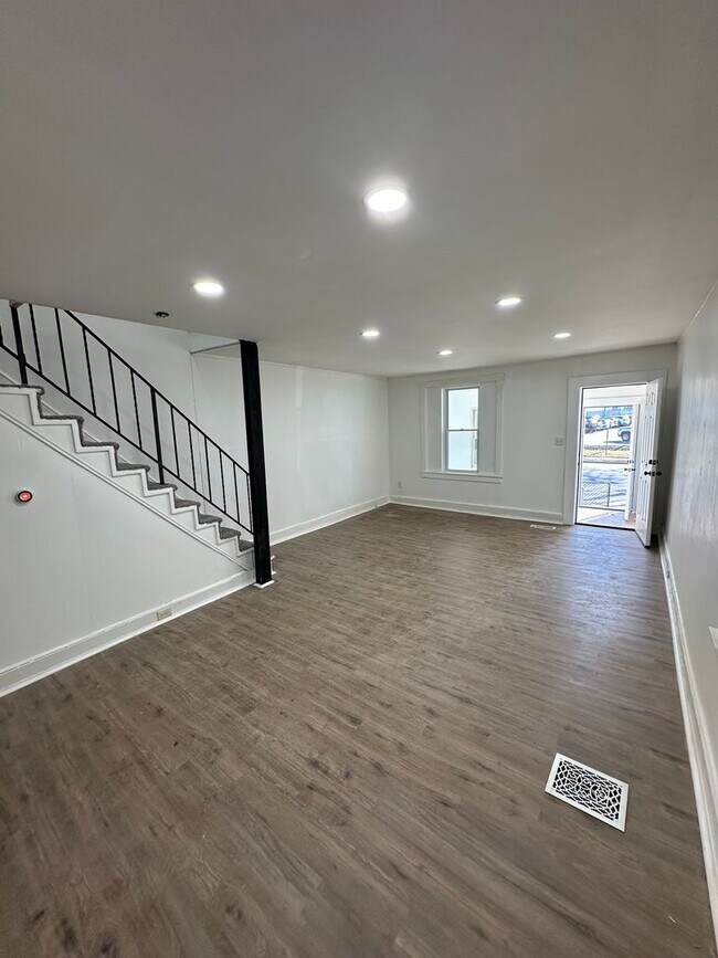 Foto del edificio - Newly renovated 4 Bedroom