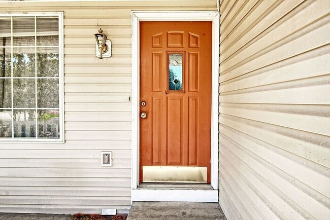 Foto del edificio - 3 bedroom 2 bath Duplex