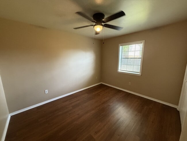 Foto del edificio - 2626 W C St