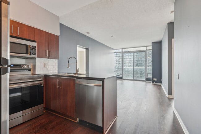 Kitchen \ Living Room - 15 Windermere Av