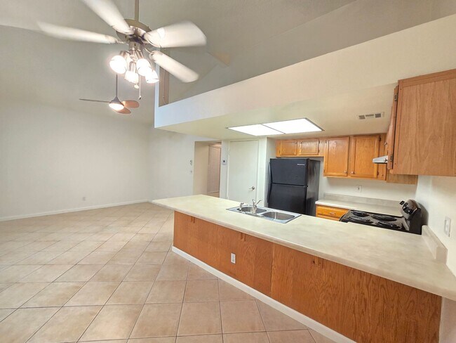 Building Photo - 1 Bed 1 Bath Spacious Apartment