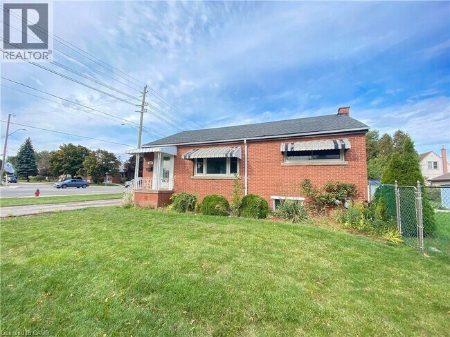 Photo du bâtiment - 290 E 36th St