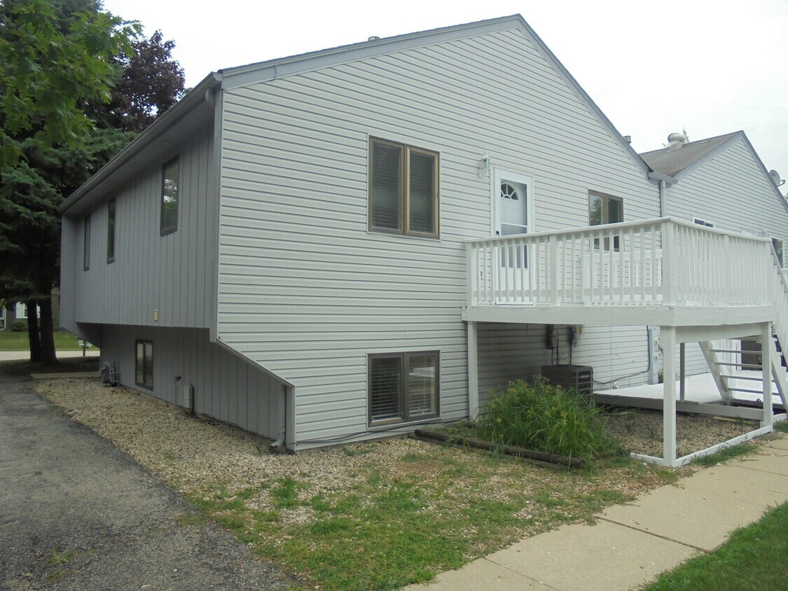 Primary Photo - 3693 Grandview Ave