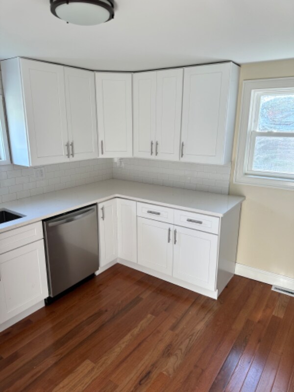 Building Photo - 100 Conanicus Rd