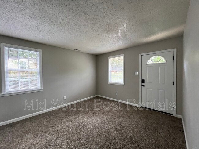 Building Photo - 2757 Lola Ave