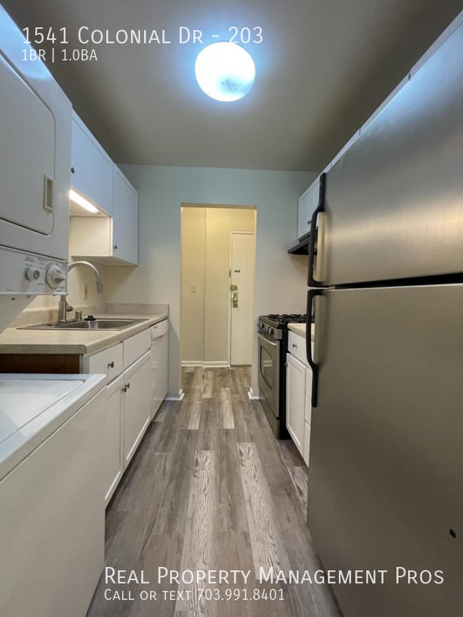 Building Photo - 1541 Colonial Dr