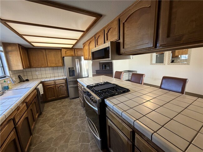 Foto del edificio - 115 Rosemary Dr