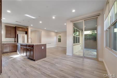 Building Photo - 104 Globe