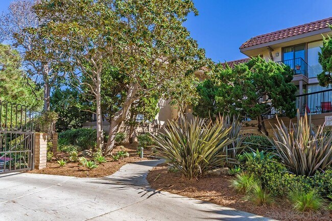 Building Photo - 190 Del Mar Shores Terrace