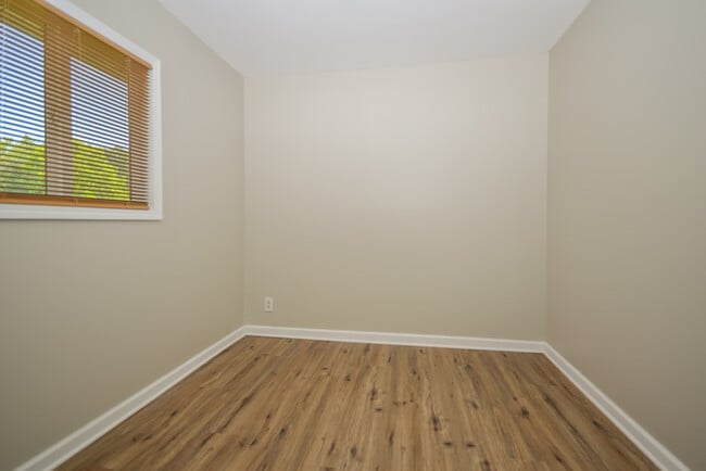 Building Photo - 655 S Alpha Ave
