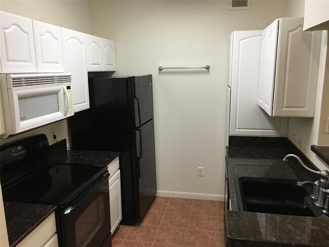 Building Photo - 1330 Old Spanish Trail