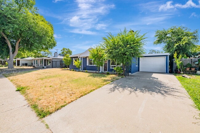 Building Photo - 5400 Valletta Way
