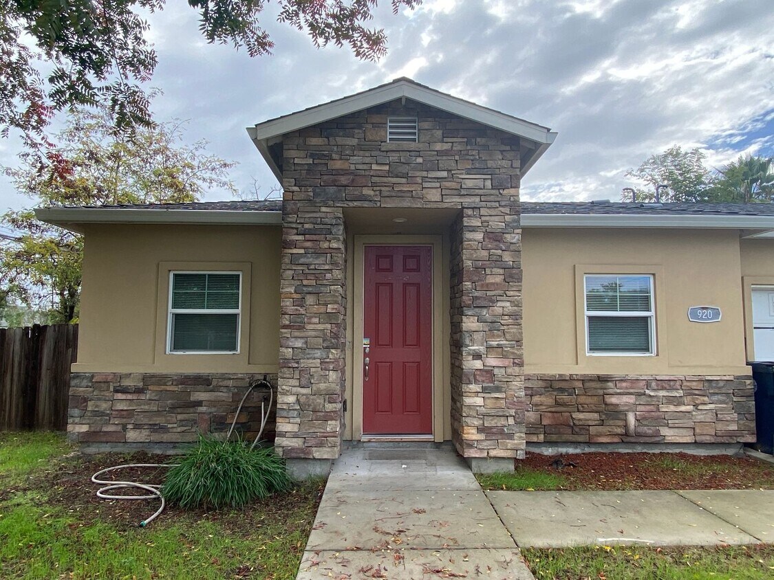 Spacious Corner Unit - Spacious Corner Unit