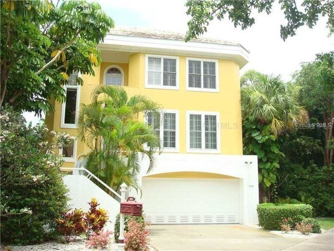 Building Photo - 3939 Somerset Dr
