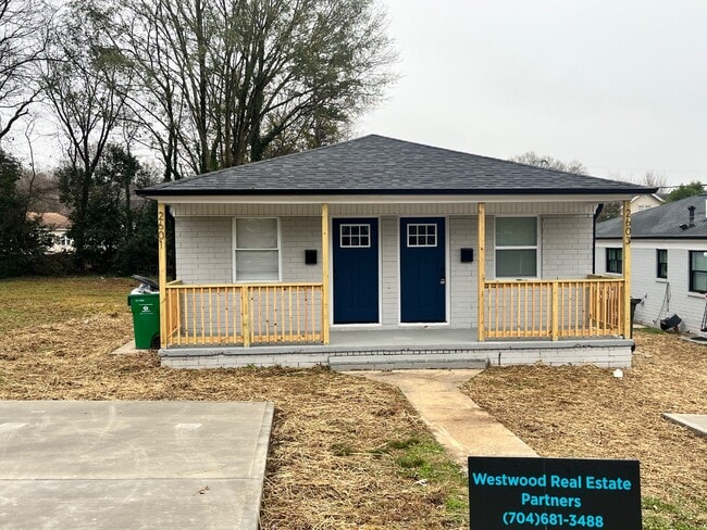 Building Photo - 2601 Dundeen St