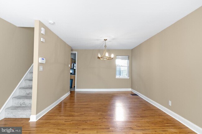 Building Photo - 2025 Pemberton St