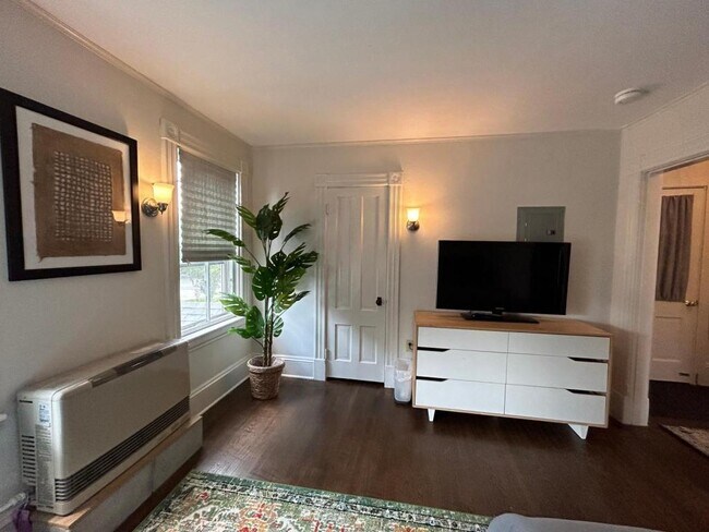 Photo - 8 S Union St House