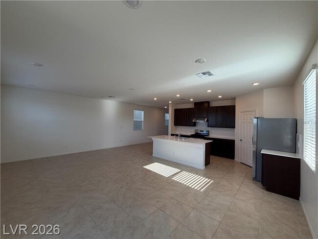 Foto del edificio - 7056 Dandelion Pk Ave