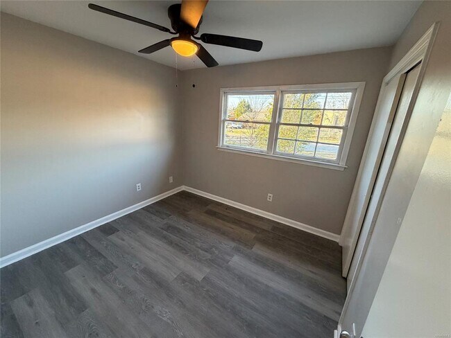 Building Photo - 350 Southlawn Dr