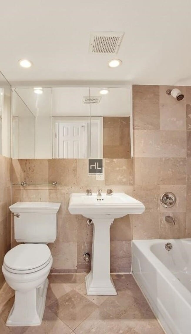 Foto del edificio - E 10TH ST.