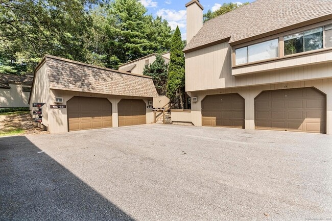 Building Photo - 43 Great Meadow Ln