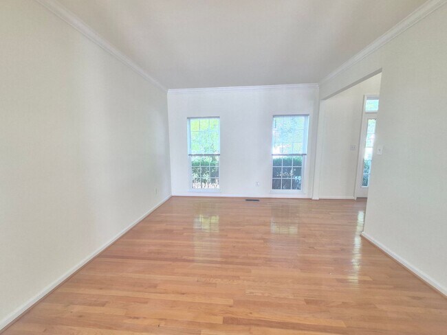 Foto del edificio - 5207 Linden Dr