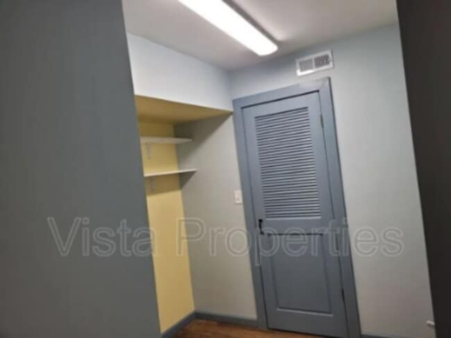 Foto del edificio - 6503 Elmwood St