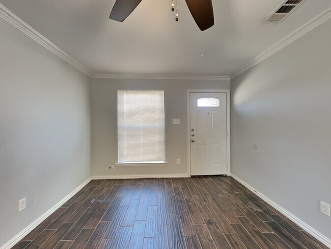 Foto del edificio - 4144 Happy Canyon Dr