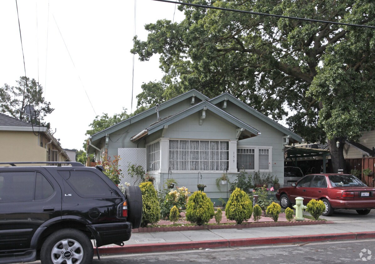 Building Photo - 159 Oak Ave