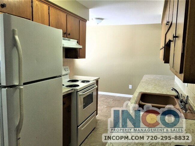 Foto del edificio - 11931 W 62nd Pl