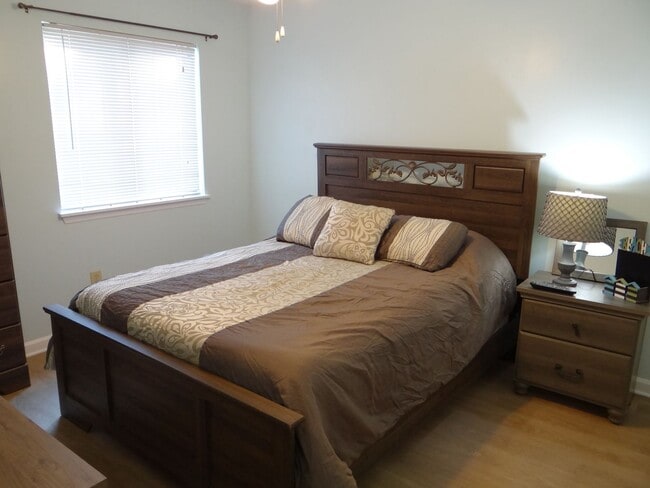 Building Photo - Seasonal All-inclusive Ground floor 2 bed/...