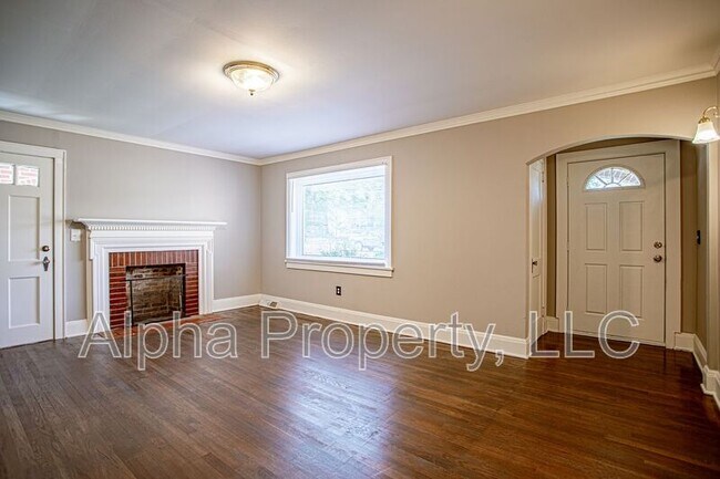 Building Photo - 739 Anderson Dr