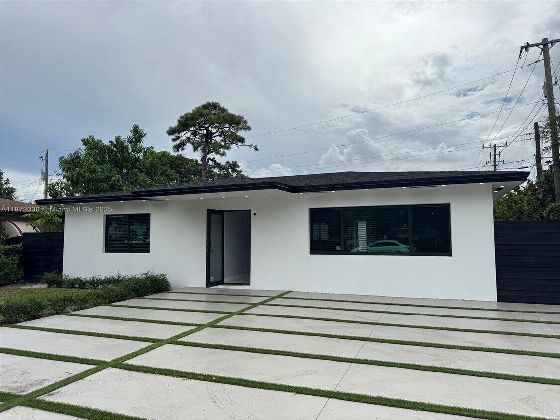 Foto principal - 16440 NE 10th Ave