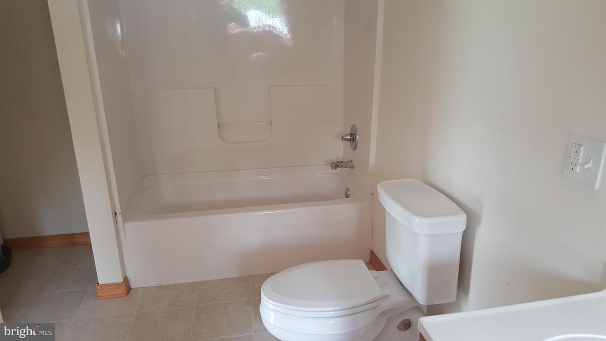 18127 Old Valley Pike, Edinburg, VA 22824 Room for Rent in Edinburg