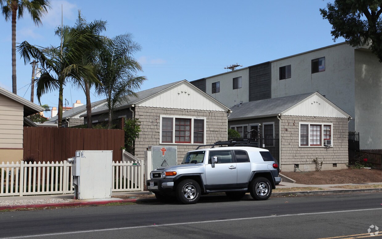 Foto del edificio - 1210-1216 Robinson Ave