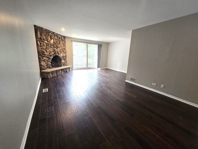 Foto del edificio - 1111 S Waukegan Rd