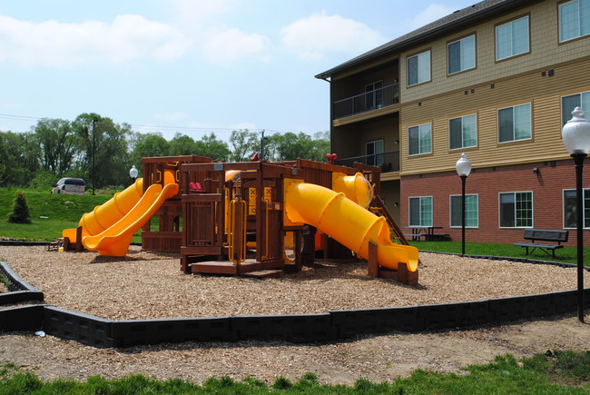 Building Photo - The Crest at Baker Creek