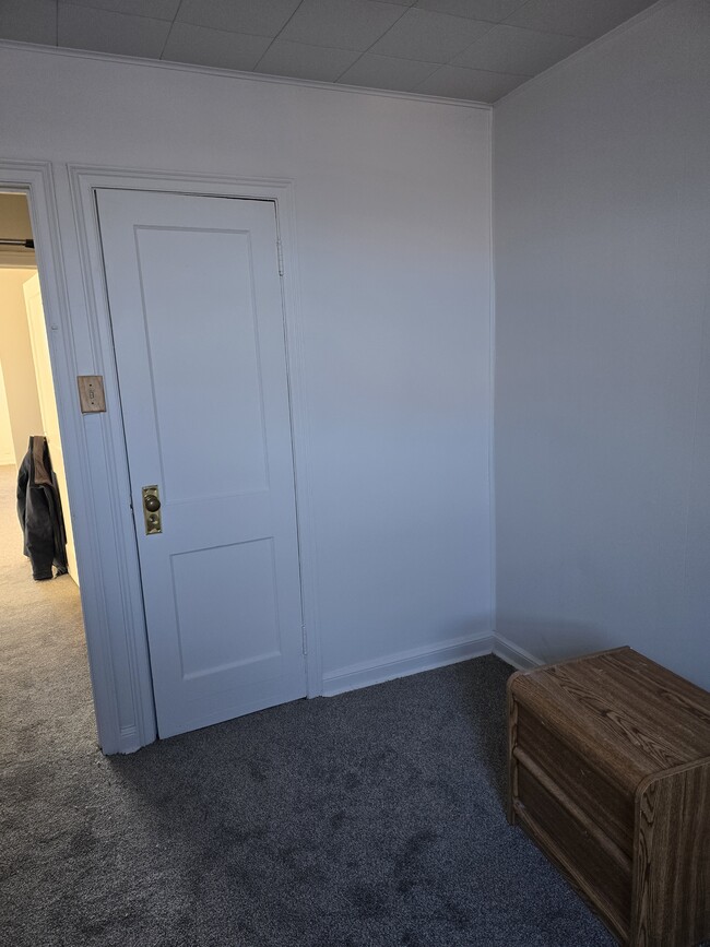 Building Photo - 1441 Hellerman St