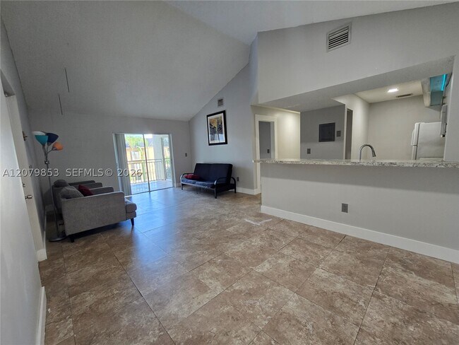 Foto del edificio - 18860 NW 57th Ave