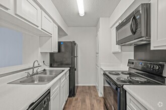 1BR, 1BA - 812SF A2 Kitchen - Stone Canyon