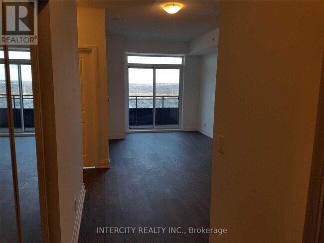 Photo du bâtiment - 7890 Bathurst St