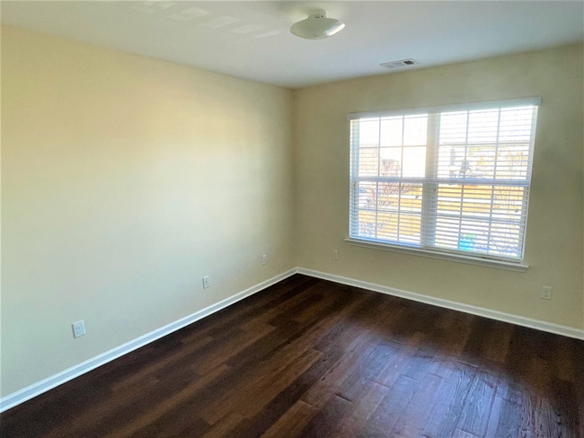 Building Photo - 14 Miller Park Cir