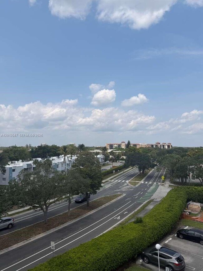 Foto del edificio - 500 Executive Center Dr