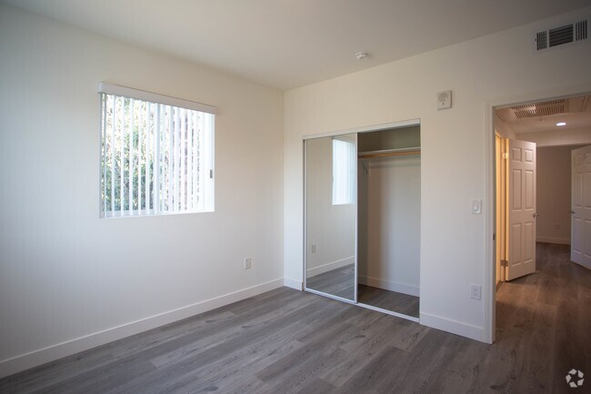 3HAB, 2BA - 1,200 ft² - MONARCH APARTMENTS