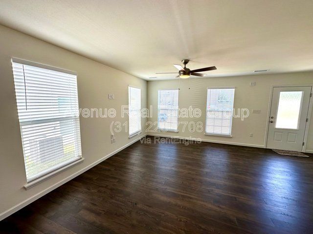 Foto del edificio - 5585 Walden Ridge Dr